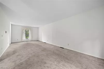 5638 Mills Creek Lane, North Ridgeville, OH 44039 - Photo 4