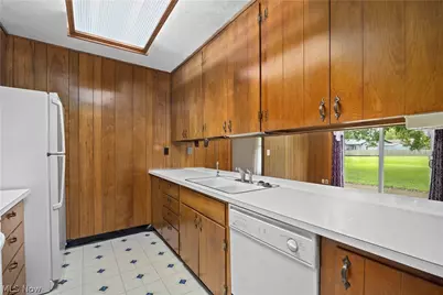 5638 Mills Creek Lane, North Ridgeville, OH 44039 - Photo 12