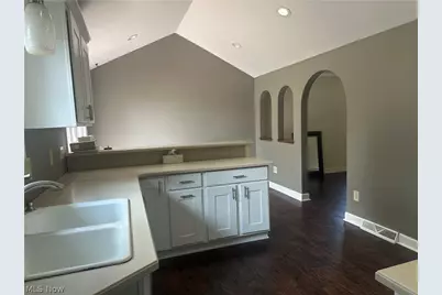 6425 Woodmoor Avenue NW, Canton, OH 44718 - Photo 6