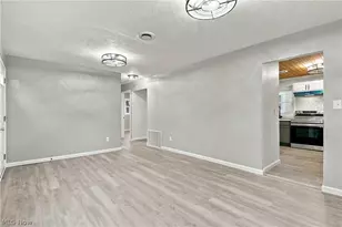 330 Roosevelt Ave, Elyria, OH 44035 - Photo 6