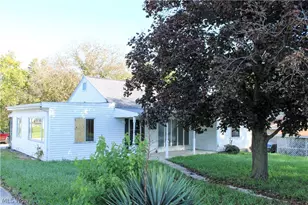 17 Hollister St, Monroeville, OH 44847 - Photo 2