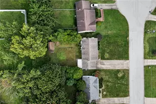 114 Joan Cir, Campbell, OH 44405 - Photo 6