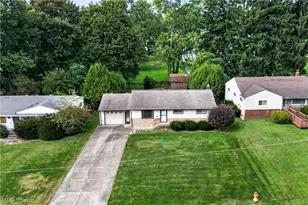 114 Joan Cir, Campbell, OH 44405 - Photo 4