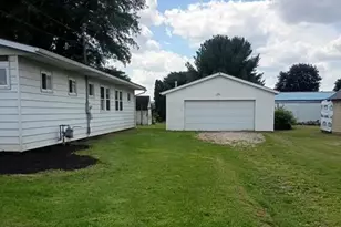 574 SE Lock Seventeen Rd, Gnadenhutten, OH 44629 - Photo 2