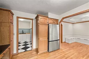 240 Greenview Dr, Aurora, OH 44202 - Photo 8