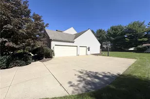 6636 Olde Stone Cir NE, Canton, OH 44721 - Photo 2