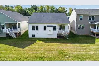 752 Hampshire Court, Amherst, OH 44001 - Photo 6