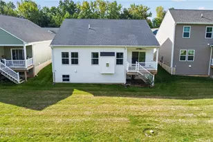 752 Hampshire Ct, Amherst, OH 44001 - Photo 6