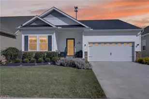 752 Hampshire Ct, Amherst, OH 44001 - Photo 2