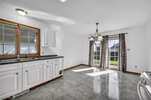 441 Pemberton Dr, Elyria, OH 44035 - Photo 8