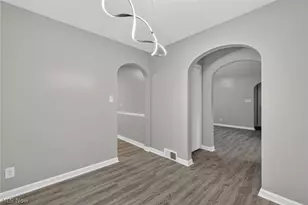 132 S Main St, Austintown, OH 44515 - Photo 10