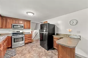1598 Luanna Dr, Eastlake, OH 44095 - Photo 10