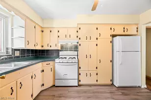 1770 Tanglewood Dr, Akron, OH 44313 - Photo 8