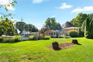 2561 Fallview St NW, Uniontown, OH 44685 - Photo 2