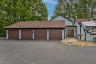 221 Talsman Dr, Canfield, OH 44406 - Photo 2
