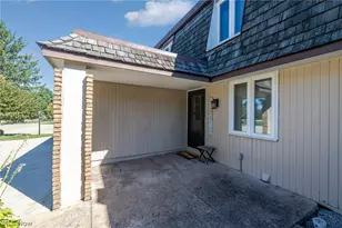 8532 Tanglewood Trail, Chagrin Falls, OH 44023 - Photo 2