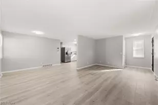 1058 W 29th St, Lorain, OH 44052 - Photo 8