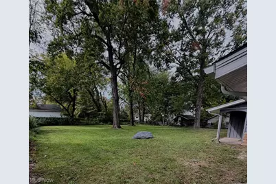 4518 Sheridan Road S, Youngstown, OH 44514 - Photo 6
