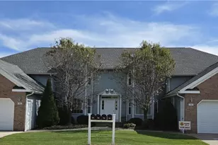 736 Tollis Pkwy, Grandview Heights, OH 44147 - Photo 2