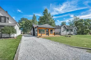 5857 Melody Ln, Mentor on the Lake, OH 44060 - Photo 4