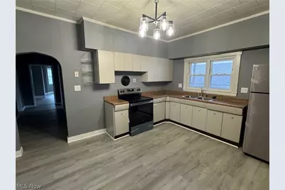 734 Main Street, Bridgeport, OH 43912 - Photo 2