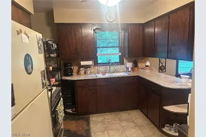 3260 S Wendover Circle, Youngstown, OH 44511 - Photo 6