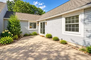 910 Wellsley Ln, Akron, OH 44313 - Photo 6
