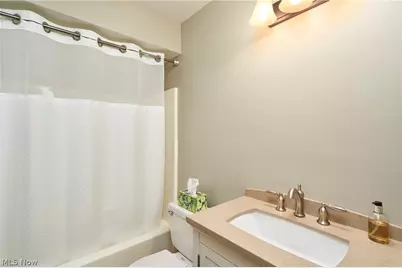 910 Wellsley Lane, Akron, OH 44313 - Photo 10