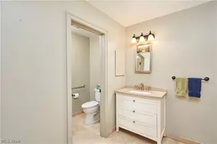 910 Wellsley Ln, Akron, OH 44313 - Photo 8