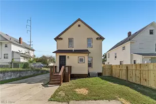 252 17th St NW, Barberton, OH 44203 - Photo 2