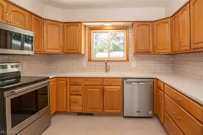 13351 Parkview Avenue NW, Uniontown, OH 44685 - Photo 12