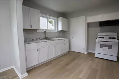 10502 Park Heights Road, Loveland, OH 44104 - Photo 2