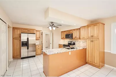 928 Sturbridge Drive, Akron, OH 44313 - Photo 10