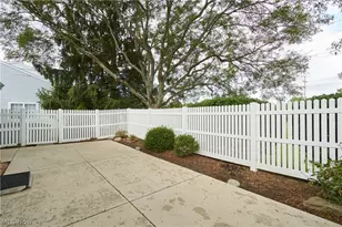 928 Sturbridge Dr, Akron, OH 44313 - Photo 2