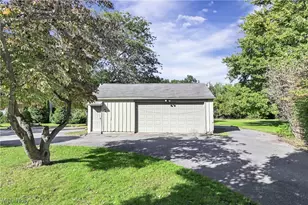 9327 Lakeshore Blvd, Mentor, OH 44060 - Photo 8
