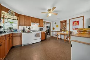 1227 W 3rd St, Ashtabula, OH 44004 - Photo 6