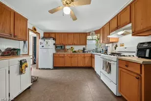1227 W 3rd St, Ashtabula, OH 44004 - Photo 8