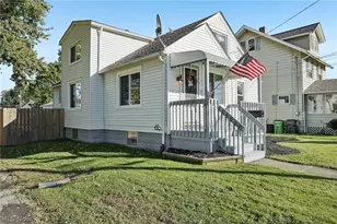 211 23rd St NW, Barberton, OH 44203 - Photo 2