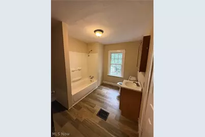130 E Emerling Avenue, Akron, OH 44301 - Photo 12