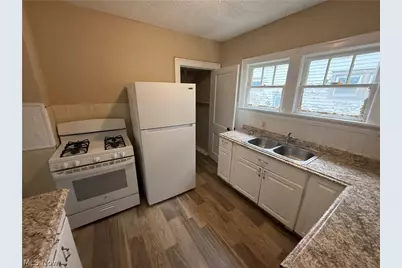 130 E Emerling Avenue, Akron, OH 44301 - Photo 6