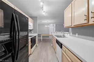 3394 Lenox Village Dr, Fairlawn, OH 44333 - Photo 6