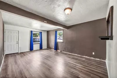 318 Longson Avenue, Elyria, OH 44035 - Photo 6