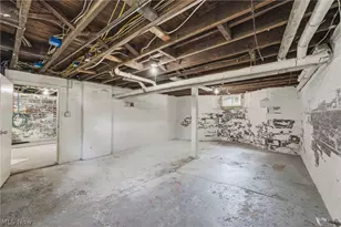 284 E Park Ave, Barberton, OH 44203 - Photo 30