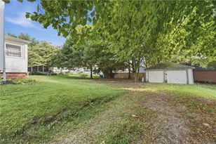 284 E Park Ave, Barberton, OH 44203 - Photo 8