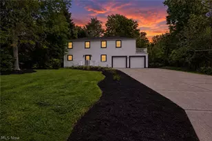 4 Owaissa Dr, Timberlake, OH 44095 - Photo 2