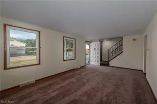 389 Stonewood St, Canal Fulton, OH 44614 - Photo 2
