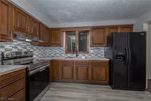 389 Stonewood St, Canal Fulton, OH 44614 - Photo 4