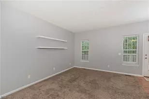 1344 Wellingshire Cir, Cuyahoga Falls, OH 44221 - Photo 6