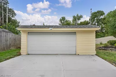 18329 Lomond Boulevard, Huber Heights, OH 44122 - Photo 46