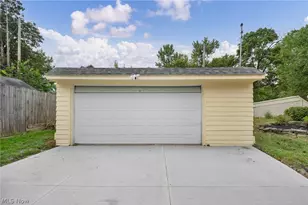 18329 Lomond Blvd, Huber Heights, OH 44122 - Photo 40